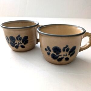 Pfaltzgraff Yorktowne Stoneware 2 tea/coffee mugs. Excellent condition